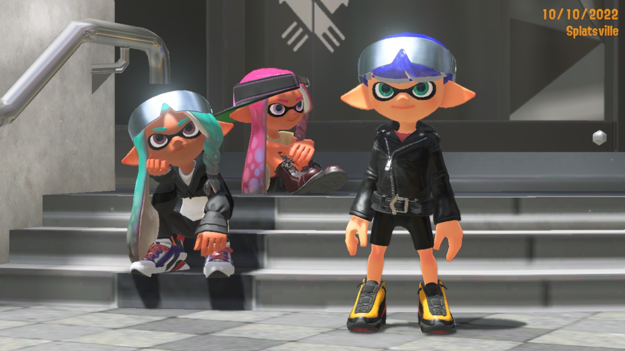 Picture of LittleBit's Splatoon OC alongside a friend